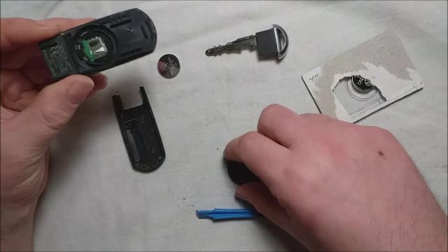 Wymiana baterii w pilocie mazda - proste kroki, które musisz znać