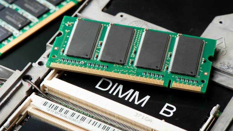 Jak dołożyć RAM do laptopa i uniknąć problemów z kompatybilnością