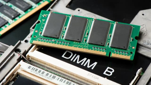 Jak dołożyć RAM do laptopa i uniknąć problemów z kompatybilnością